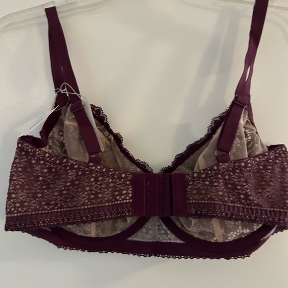 REVEAL LINGERIE • Burgundy & Cream Laced Bra • 36DD • - Picture 7 of 9